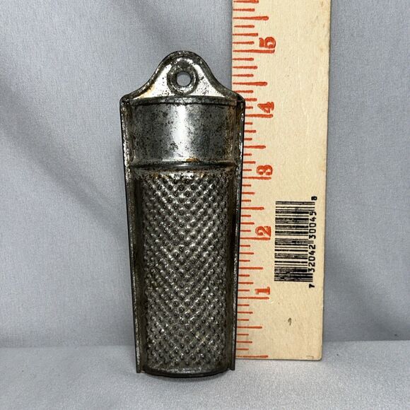 Vintage Wall Hanging Nutmeg Grater Spice Rustic Farmhouse Primitive Metal Rusty - Picture 1 of 6